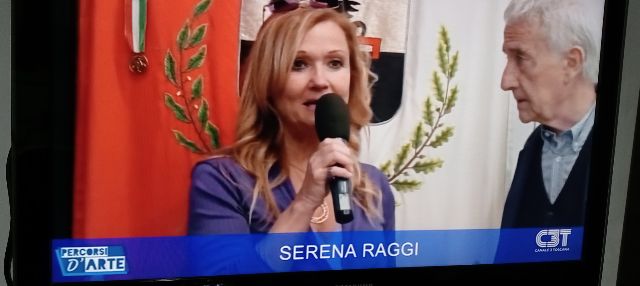 Serena Raggi durante un'intervista televisiva
