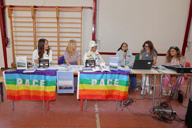 Tavolo della presentazione dei libri di Serena Raggi