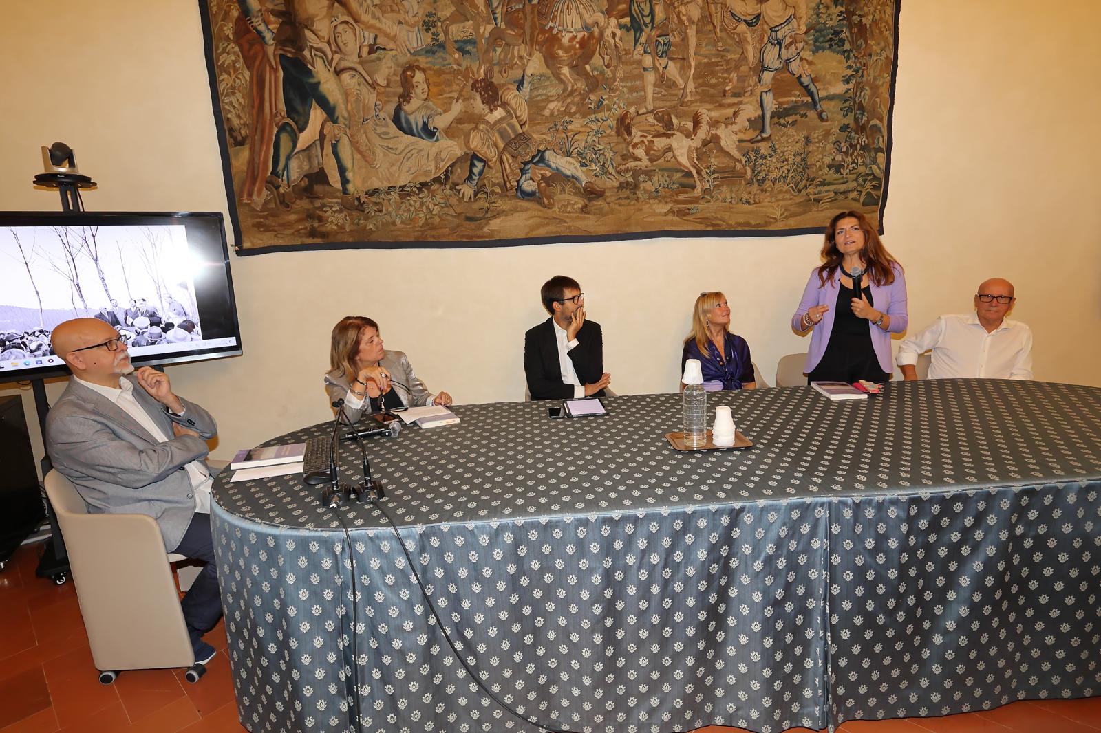 Serena Raggi durante un intervento alla presentazione di Palazzo Medici Riccardi