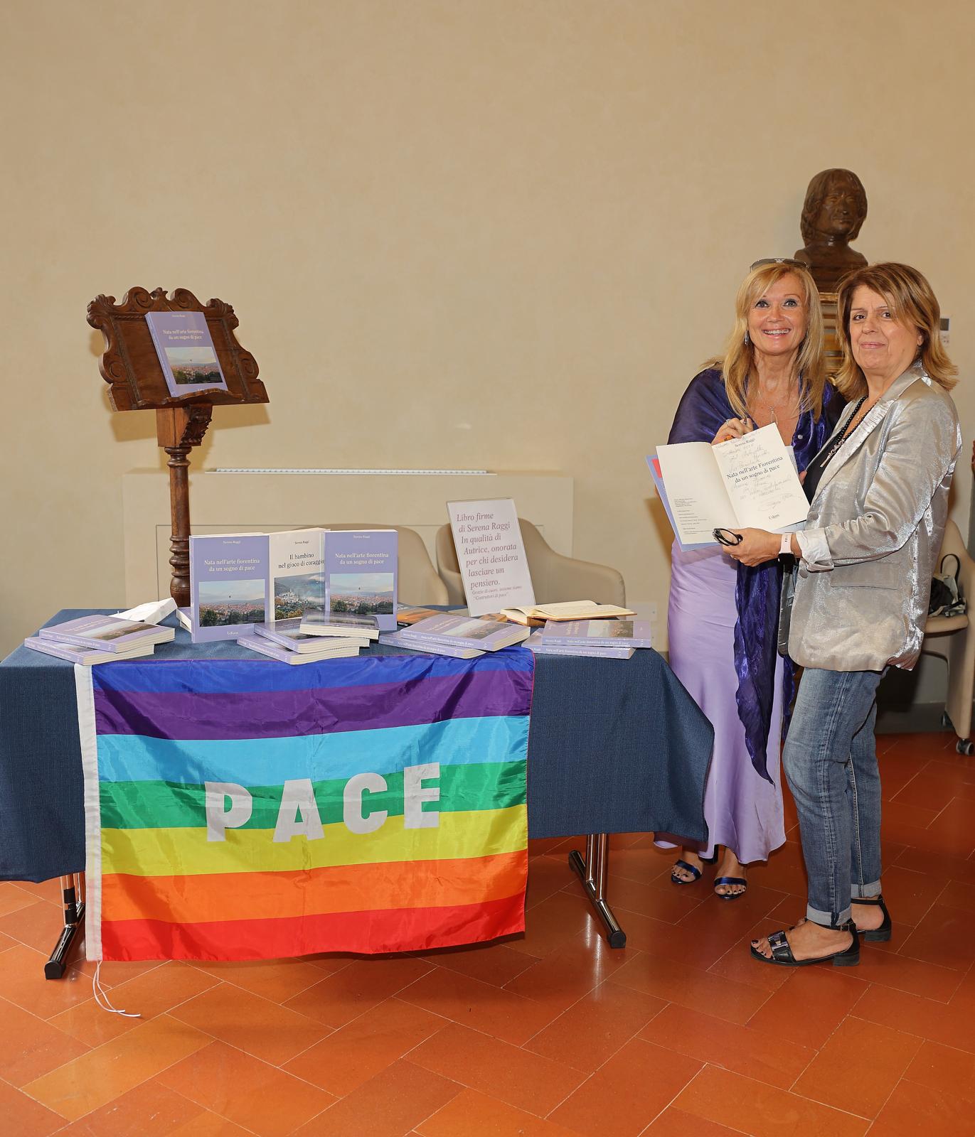 Firmacopie e tavolo dei libri durante la presentazione a Palazzo Medici Riccardi