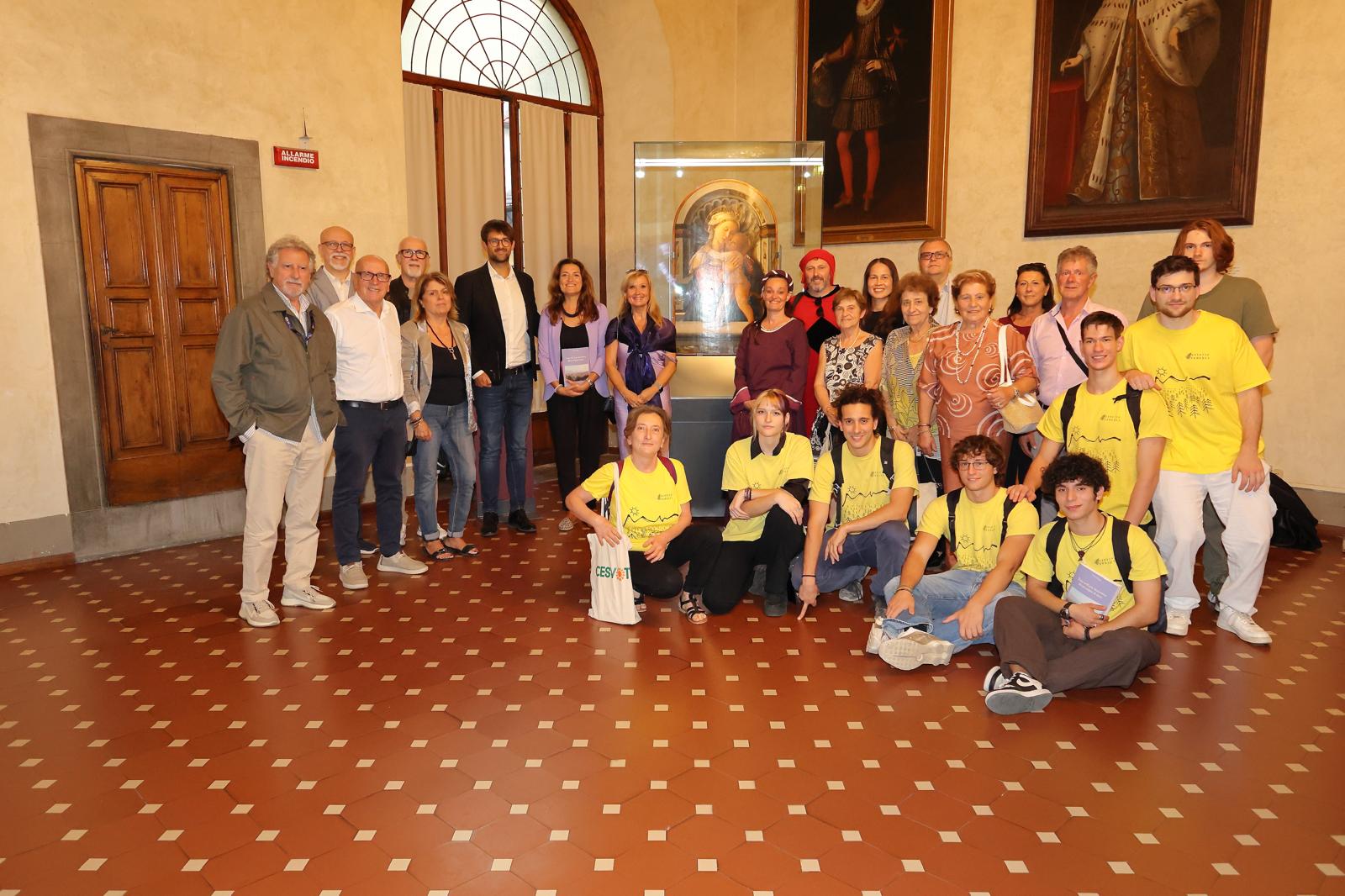 Foto di gruppo con Serena Raggi, ospiti e studenti partecipanti